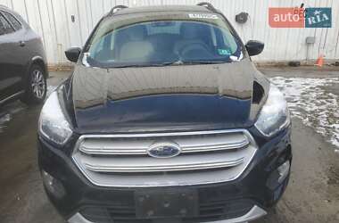 Позашляховик / Кросовер Ford Escape 2018 в 