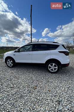 Внедорожник / Кроссовер Ford Escape 2016 в 