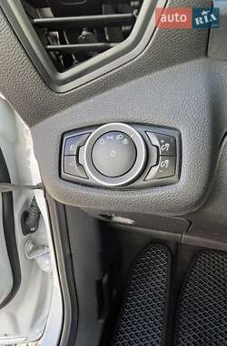 Внедорожник / Кроссовер Ford Escape 2016 в 