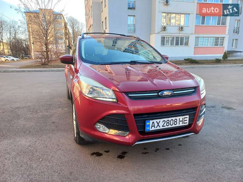 Позашляховик / Кросовер Ford Escape 2013 в 