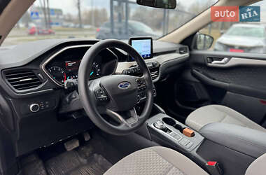 Позашляховик / Кросовер Ford Escape 2020 в 