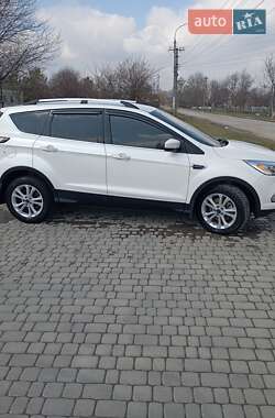 Внедорожник / Кроссовер Ford Escape 2017 в 