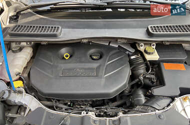 Внедорожник / Кроссовер Ford Escape 2012 в 
