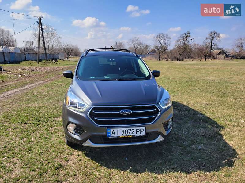 Внедорожник / Кроссовер Ford Escape 2017 в Киеве