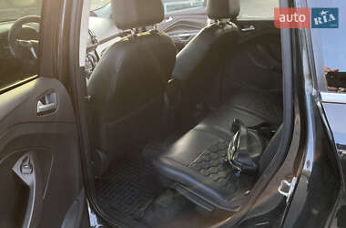 Позашляховик / Кросовер Ford Escape 2015 в 