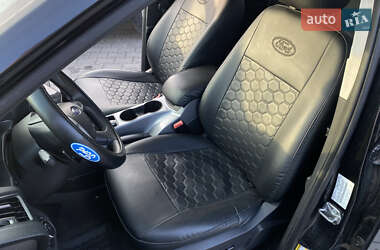 Позашляховик / Кросовер Ford Escape 2015 в 