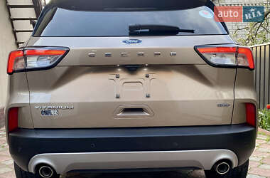 Внедорожник / Кроссовер Ford Escape 2020 в 