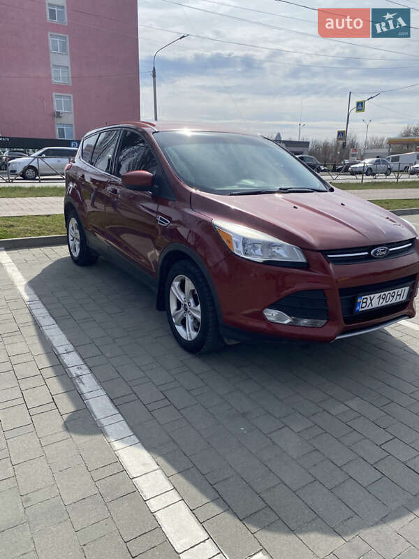 Внедорожник / Кроссовер Ford Escape 2015 в Хмельницком