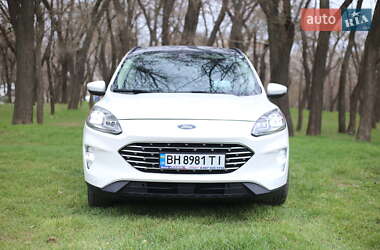 Внедорожник / Кроссовер Ford Escape 2019 в 
