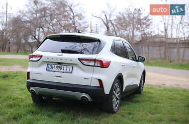 Внедорожник / Кроссовер Ford Escape 2019 в 