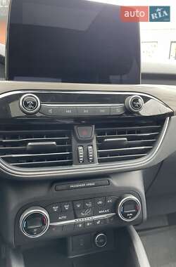 Внедорожник / Кроссовер Ford Escape 2019 в 