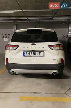 Внедорожник / Кроссовер Ford Escape 2019 в 