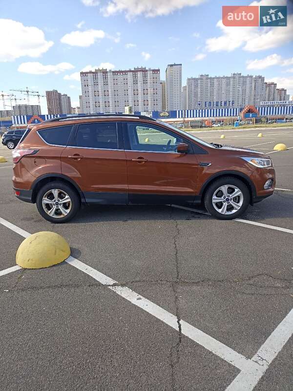 Позашляховик / Кросовер Ford Escape 2016 в Києві