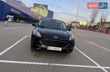Внедорожник / Кроссовер Ford Escape 2021 в 