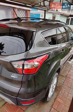 Внедорожник / Кроссовер Ford Escape 2017 в 