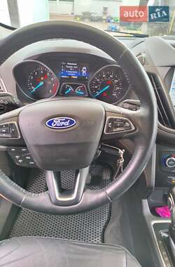 Внедорожник / Кроссовер Ford Escape 2017 в 