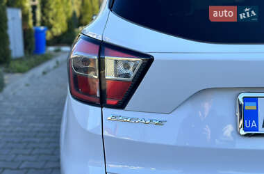 Позашляховик / Кросовер Ford Escape 2017 в 
