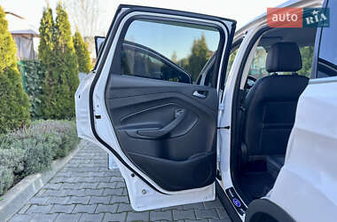 Позашляховик / Кросовер Ford Escape 2017 в 