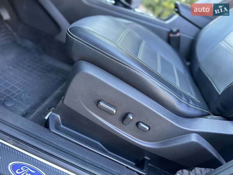 Внедорожник / Кроссовер Ford Escape 2017 в Одессе