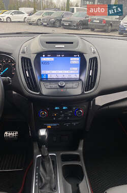 Внедорожник / Кроссовер Ford Escape 2016 в 
