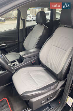 Внедорожник / Кроссовер Ford Escape 2016 в 