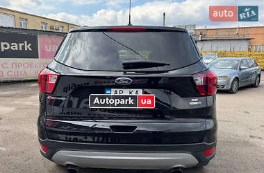 Внедорожник / Кроссовер Ford Escape 2019 в 