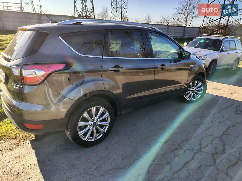 Внедорожник / Кроссовер Ford Escape 2017 в Луцке