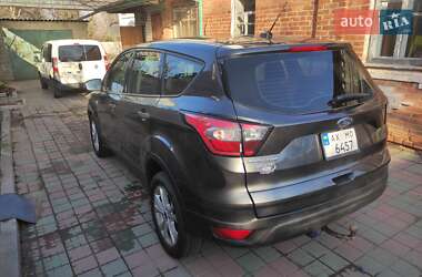 Внедорожник / Кроссовер Ford Escape 2017 в 