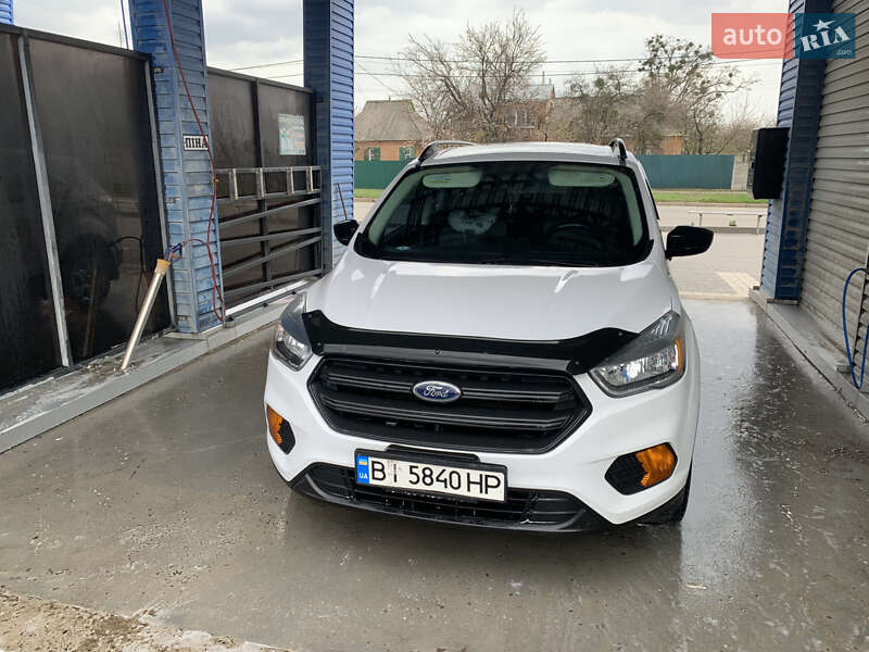 Внедорожник / Кроссовер Ford Escape 2017 в Полтаве