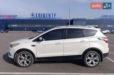 Внедорожник / Кроссовер Ford Escape 2016 в 