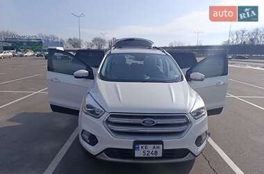 Внедорожник / Кроссовер Ford Escape 2016 в 
