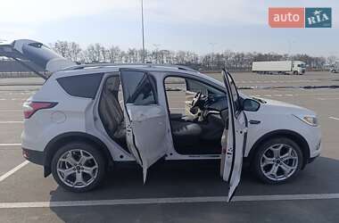 Внедорожник / Кроссовер Ford Escape 2016 в 