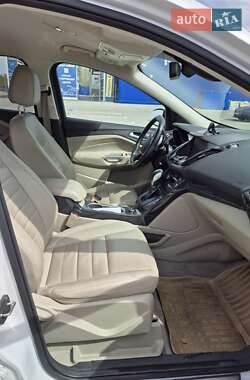 Внедорожник / Кроссовер Ford Escape 2014 в 