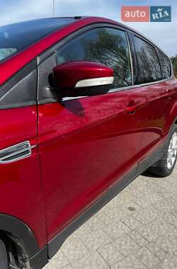 Позашляховик / Кросовер Ford Escape 2013 в 