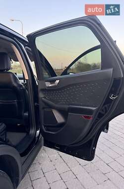 Внедорожник / Кроссовер Ford Escape 2020 в 