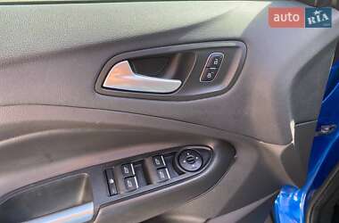 Внедорожник / Кроссовер Ford Escape 2017 в 