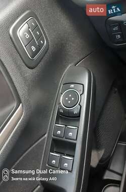 Внедорожник / Кроссовер Ford Escape 2022 в 