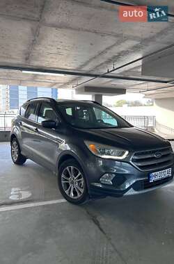Внедорожник / Кроссовер Ford Escape 2017 в 