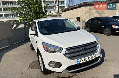 Внедорожник / Кроссовер Ford Escape 2017 в 