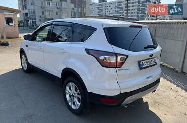 Внедорожник / Кроссовер Ford Escape 2017 в 