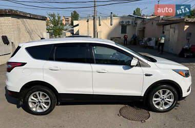 Внедорожник / Кроссовер Ford Escape 2017 в 
