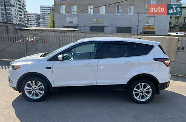 Внедорожник / Кроссовер Ford Escape 2017 в 