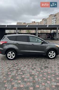 Внедорожник / Кроссовер Ford Escape 2015 в 
