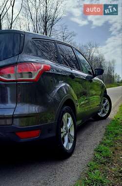 Внедорожник / Кроссовер Ford Escape 2016 в 