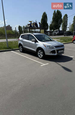 Позашляховик / Кросовер Ford Escape 2015 в 