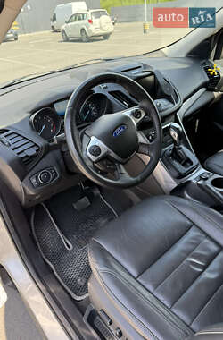 Позашляховик / Кросовер Ford Escape 2015 в 