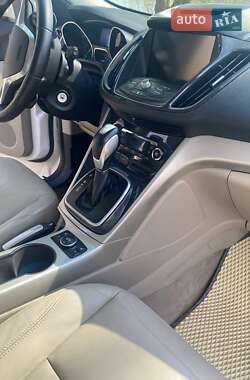 Внедорожник / Кроссовер Ford Escape 2012 в 