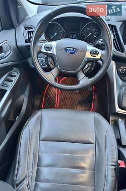 Позашляховик / Кросовер Ford Escape 2014 в 
