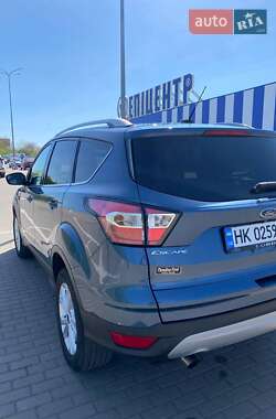 Внедорожник / Кроссовер Ford Escape 2018 в 