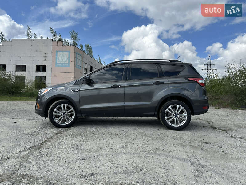 Внедорожник / Кроссовер Ford Escape 2016 в Коломые